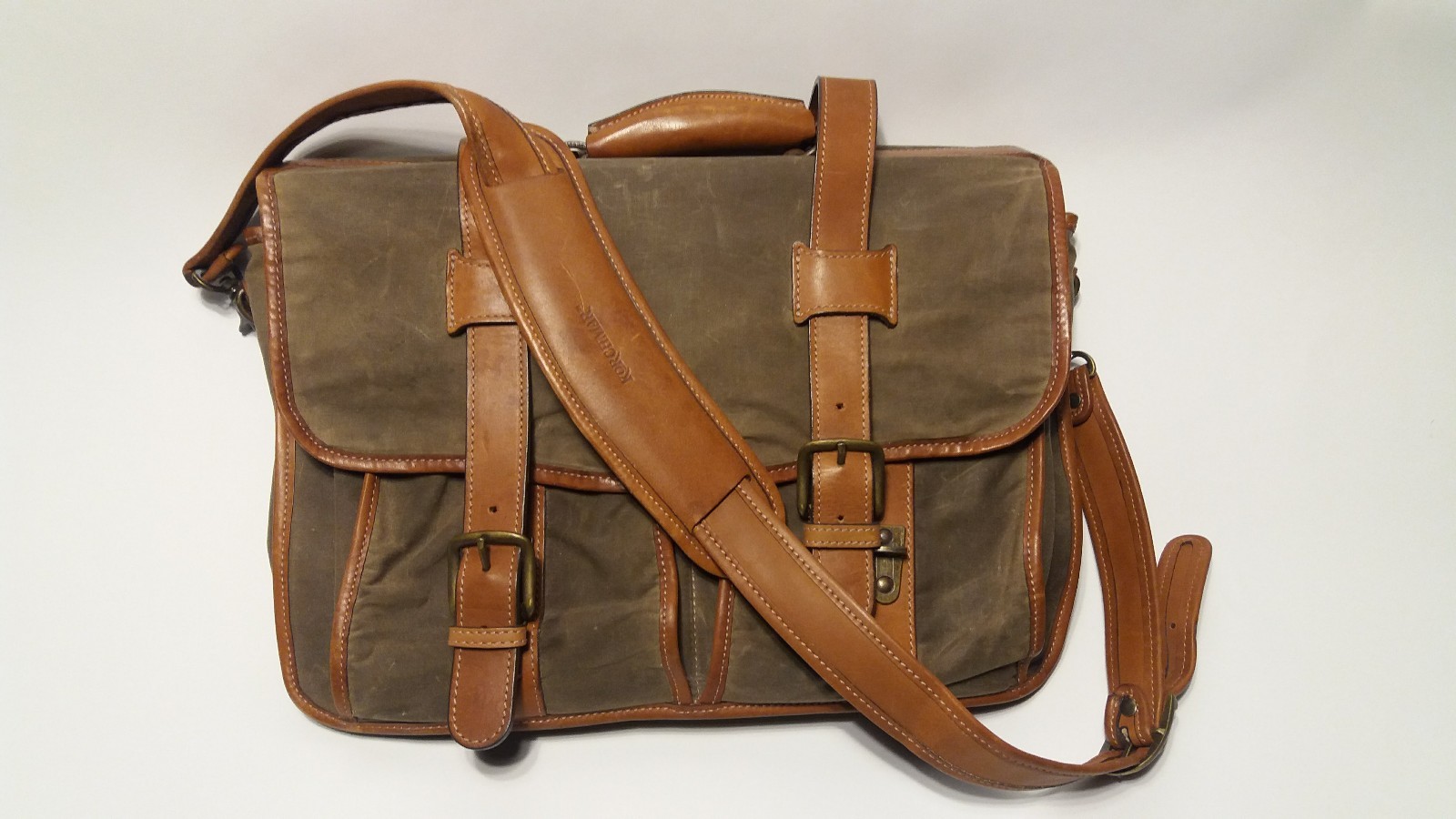 korchmar garfield waxed canvas laptop messenger